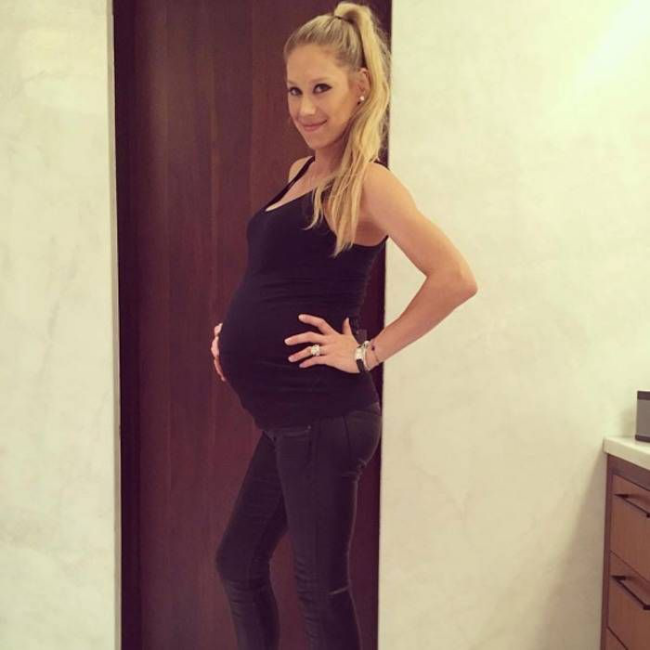 Anna Kournikova schwanger mit Enrique Iglesias drittes Baby unterwegs Schwangerschaft geheim halten
