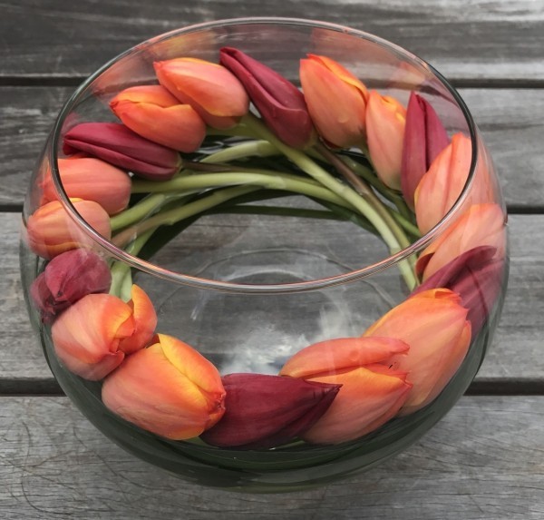 Frühlingsdeko im Glas Tulpen tolle Deko Ideen