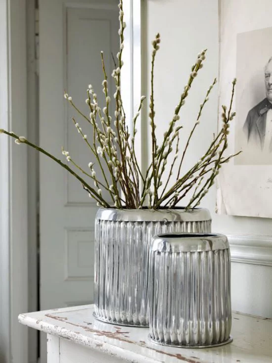 Frühlingsdeko mit Weidenkätzchen herrliches Arrangement in Vase