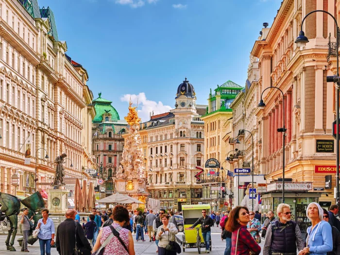 Reiseziele für Romantiker der Graben in Wien von Touristen überlaufen Shoppingmeile schöne Kaffeehäuser