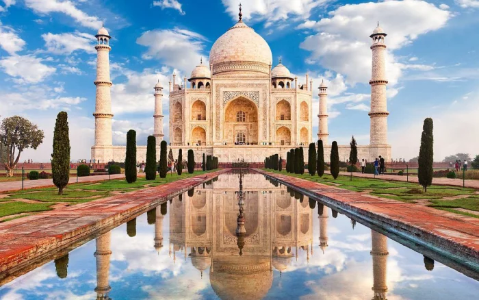 Reiseziele zum Valentinstag Taj Mahal das bekannteste Bauwerk Indiens Symbol wahrer Liebe