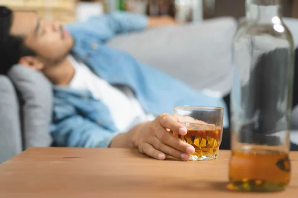 Was hilft gegen Schnarchen Alkoholkonsum Rauchen