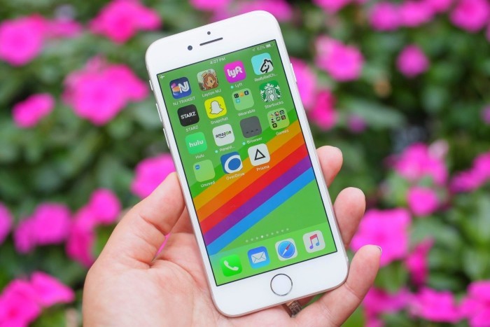 Wollen Sie ein iPhone 8 kaufen Das sollten Sie noch vorher wissen! iphone 8 im test regenbogen hübsch