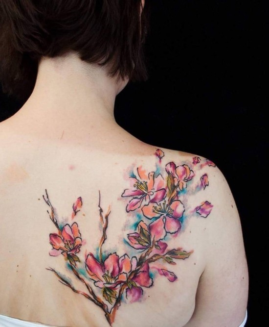 aquarell kirschblüten tattoo rücken