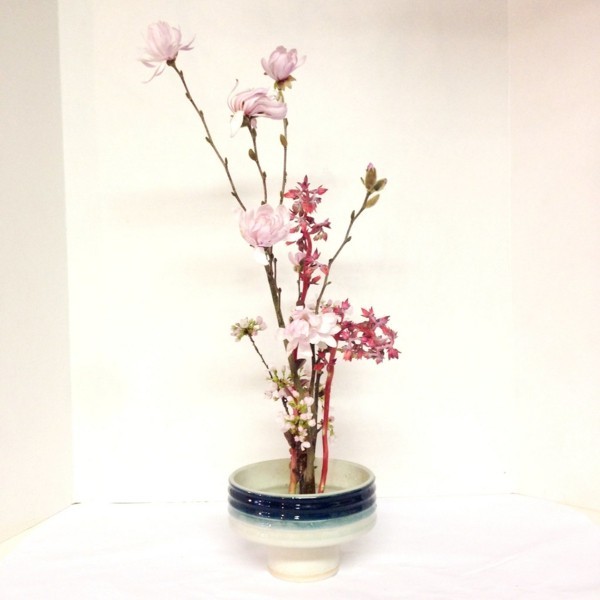 frühlingsdeko ikebana japanische blumensteckkunst magnolie kirschblüten
