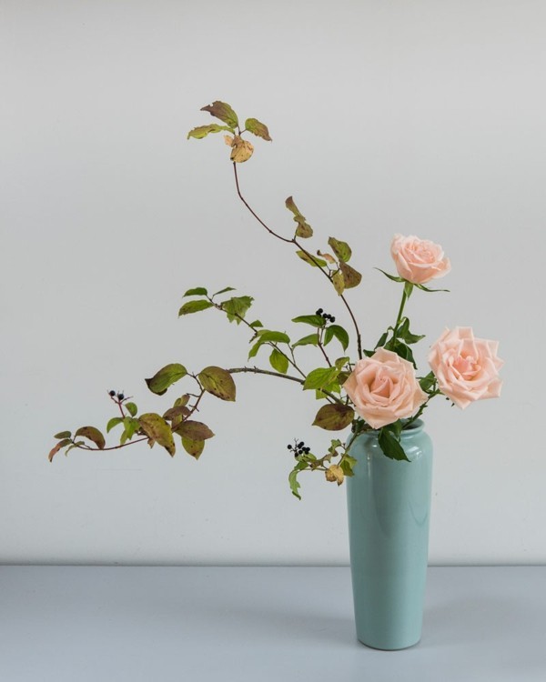 ikebana japanische blumensteckkunst rosen