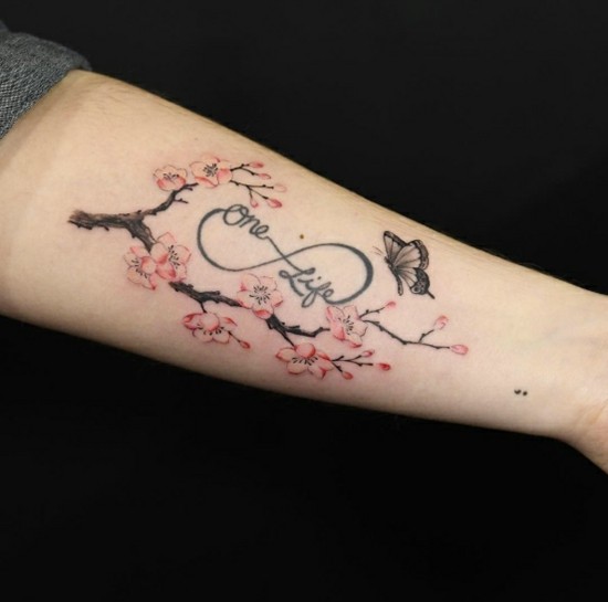 kirchblüten tattoo mit unendlichkeitssymbol unterarm