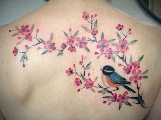 rücken kirschblüten tattoo mit vogel
