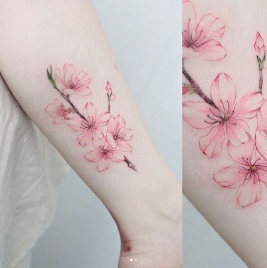 sakura kirschblüten tattoo unterarm