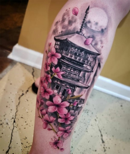 sakura kirschblüten tattoo unterschenkel mit tempel