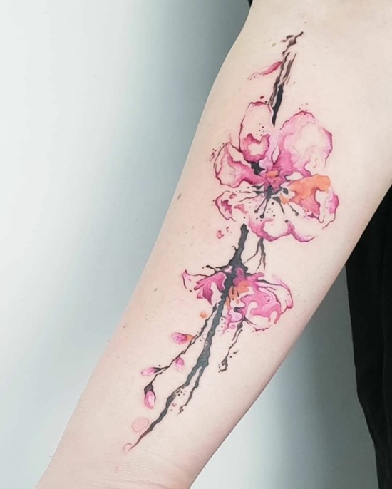 tolle kirschblüten tattoo idee unterarm