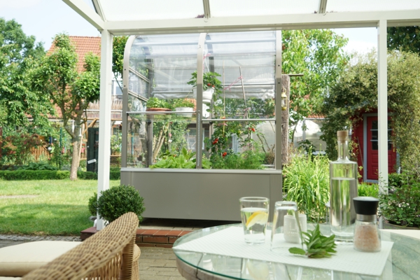 Balkon-Gewächshaus Terra bietet frisches Gemüse zum Greifen nahe