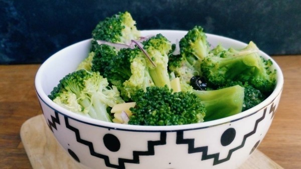 Brokkoli roh essen Schale Nährstoffe gesundheitliche Vorteile