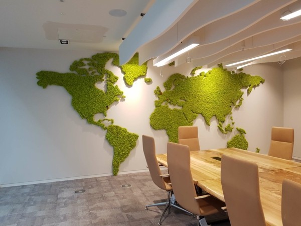 Mooswand Biophilie grüne Wandgestaltung Weltkarte Mooswand selber machen Anleitung