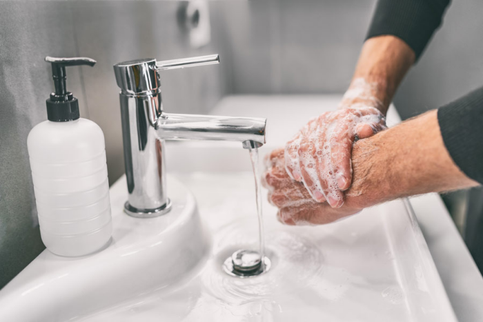 Richtiges Händewaschen viele Male am Tag die Hände gründlich waschen