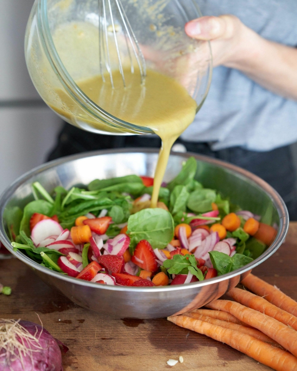 Schwarzkümmelöl Wirkung Tipps Salat Dressing