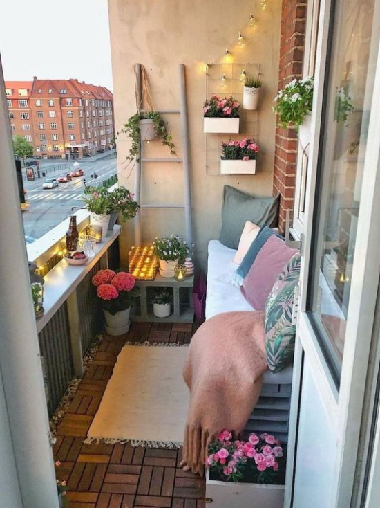 Terrasse frühlingsfit machen Ideen auch für kleinen Balkon frühlingshaft gestalten