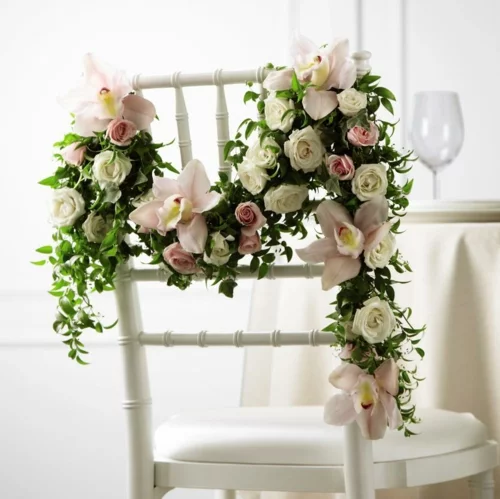 Tischdeko mit Orchideen Hochzeitsdeko Stühllehnen dekorieren