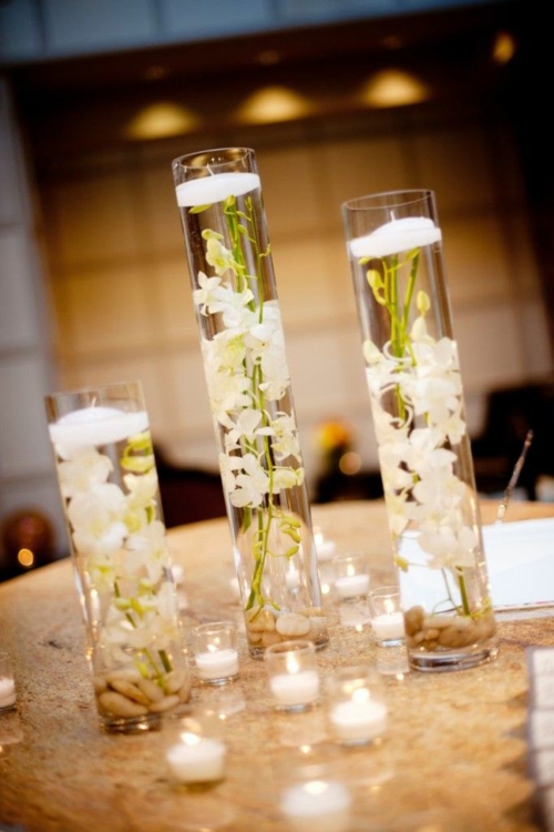Tischdeko mit Orchideen Kerzen romantische Atmosphäre