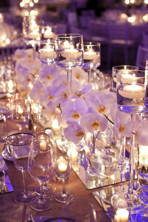 Tischdeko mit Orchideen Kerzen weiße Orchideenblüten