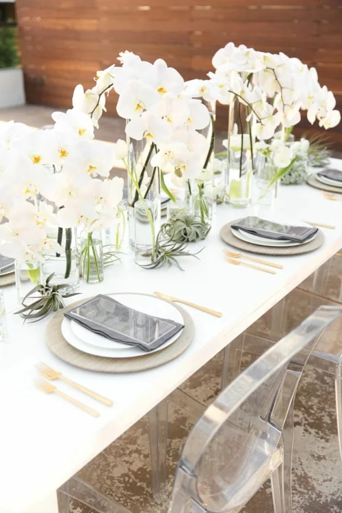 Tischdeko mit Orchideen festliche Tischdekoration Orchideen in Vasen