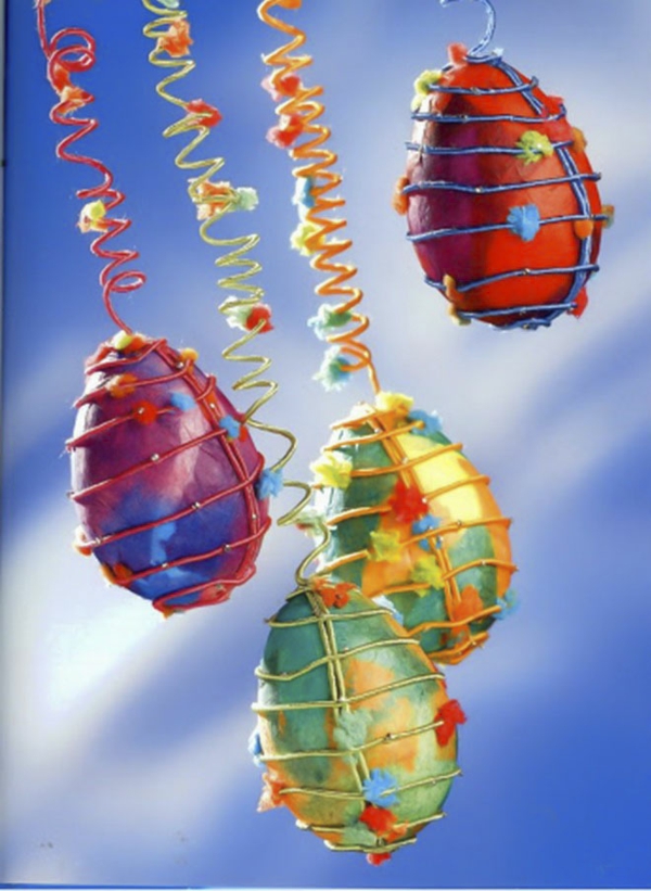 ausgeblasene Eier aufhängen kreative Osterdeko Ideen