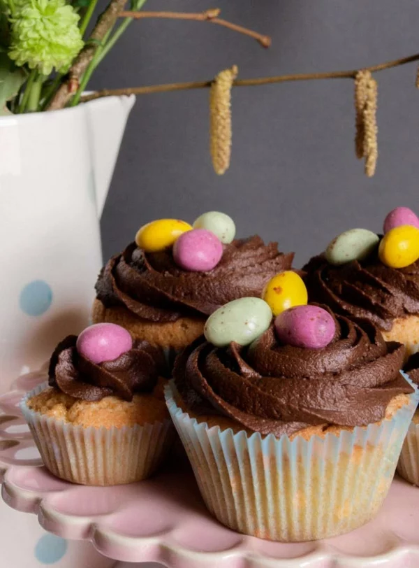 einfache muffins osternest backen mit schokolade bonbons