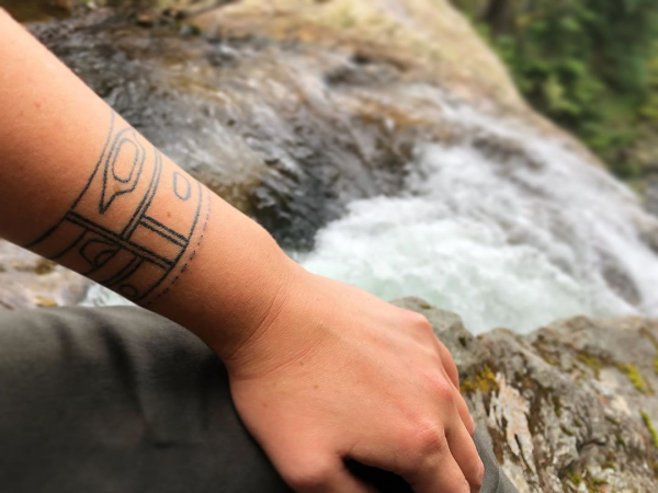 indianer tattoo - die hand schön verschmieren