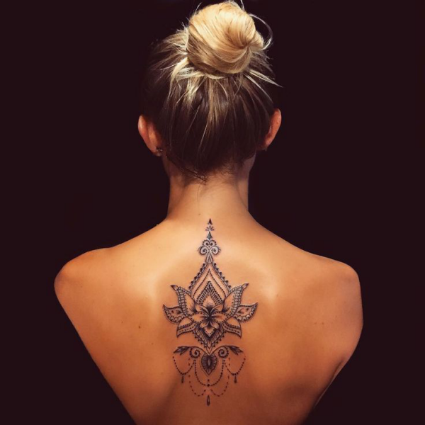 Frauen rücken für tattoos SKIN STORIES