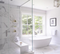 Zeitlose Badezimmer ganz in Weiß – ein Synonym für Eleganz und Stil