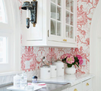 Küchenrückwand mit Blumentapeten – Pros und Contras dieser Wandgestaltung in der Küche