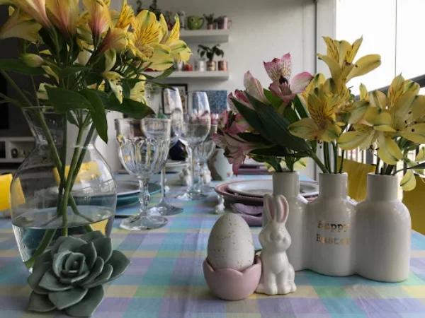 Ostern-Tischdeko - viele schöne Blumen