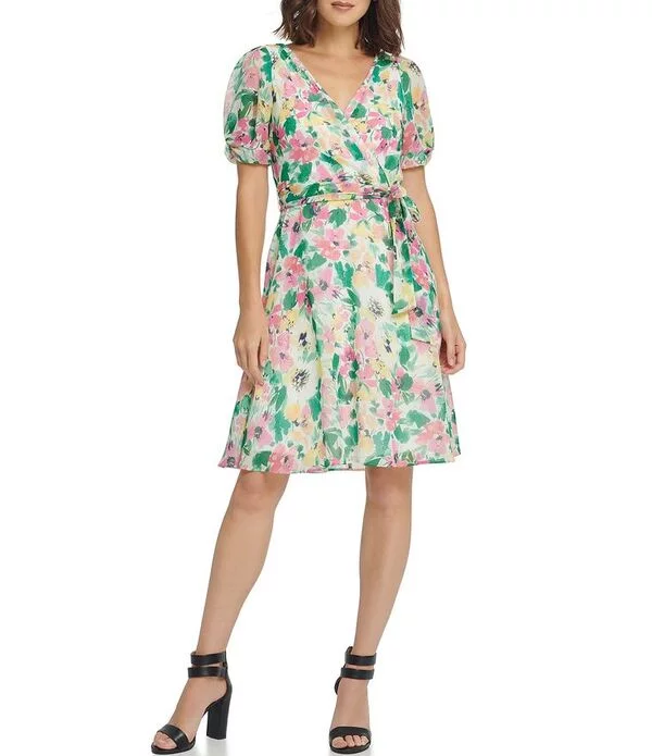 Sommerkleider - weoißes Kleid mit sommerlichen Mustern