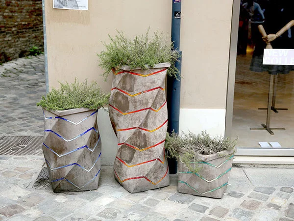 Pflanzenkübel Beton - hohe Pflanzer Ideen