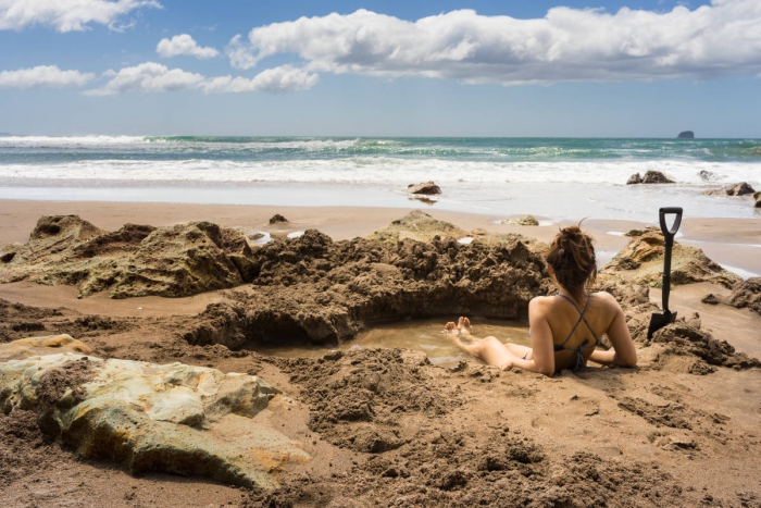 Top 5 der schönsten Strände der Welt Hot Water Beach Neuseeland heißes Wasser sprudelt aus dem Sand
