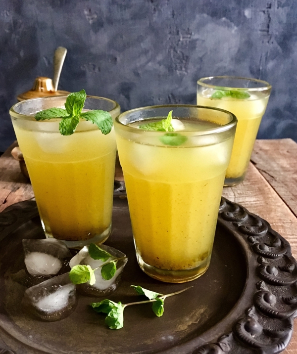erfrischende Sommergetränke Aam Pana traditionelle indische Getränke