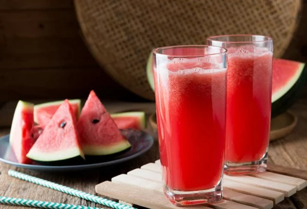erfrischende Sommergetränke Wassermelonensaft traditionelle indische Getränke