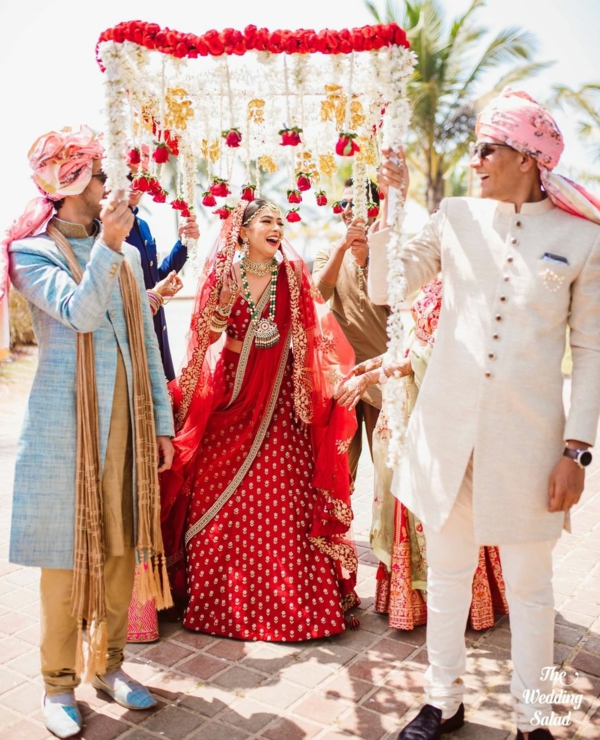indische Hochzeit Braut Bräutigam Mandap