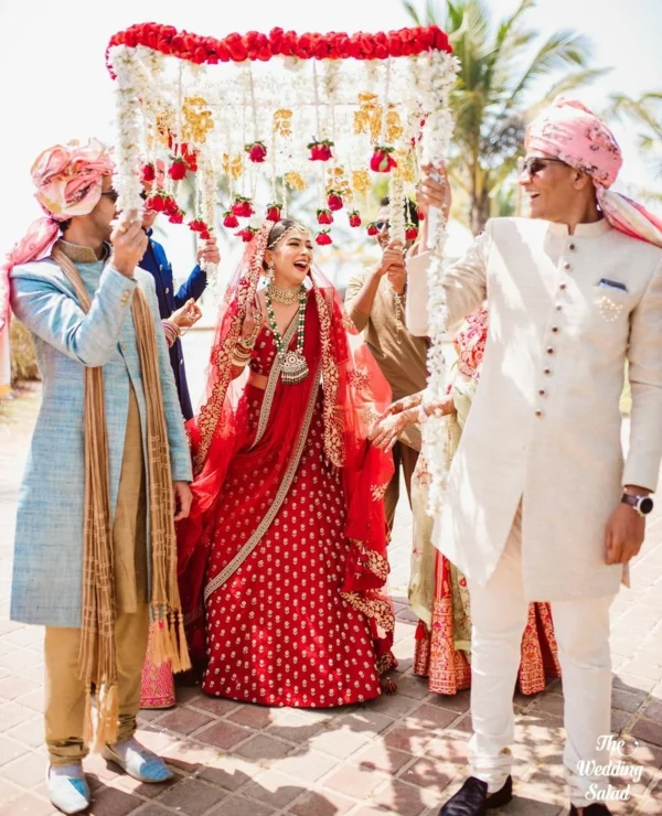 indische Hochzeit Braut Bräutigam Mandap