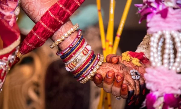 indische Hochzeit Hochzeitszeremonie Braut Übergabe
