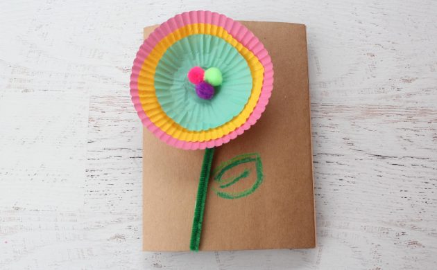 DIY Grußkarte zum Muttertag mit Papier-Blume