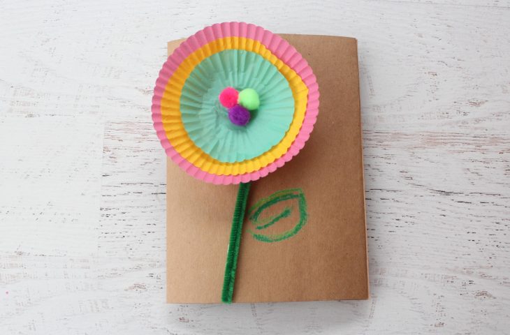 DIY Grußkarte zum Muttertag mit Papier-Blume