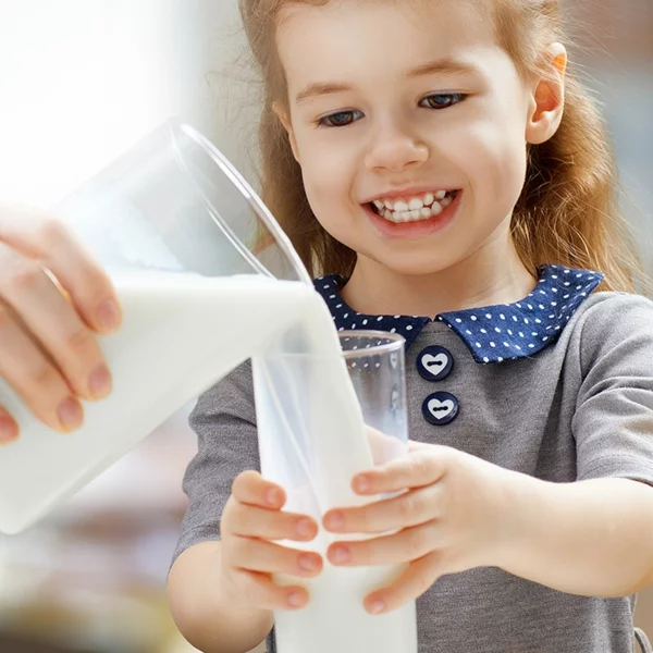 Alternativen zu Kuhmilch Milchalternativen Kinder trinken gern Milch