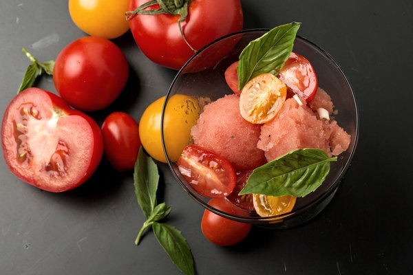 Ausgefallene Eissorten verrückte Eiscreme Geschmacksrichtungen Tomatensorbet