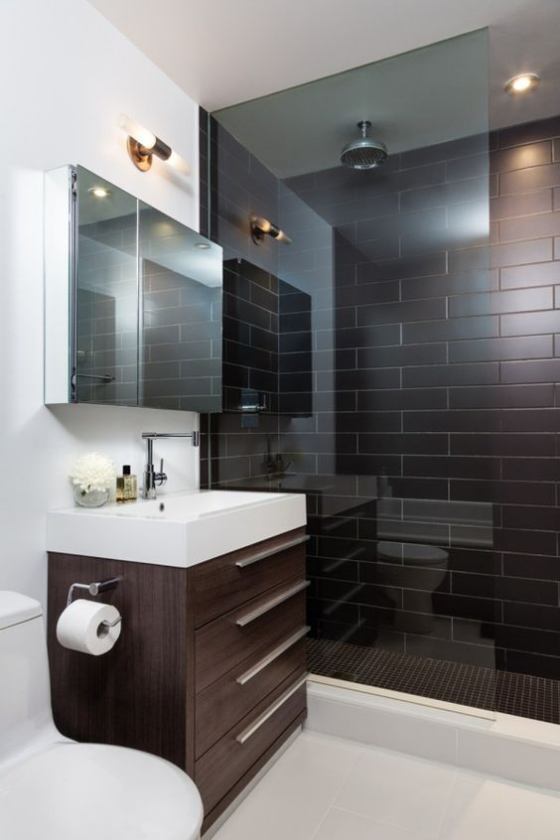 Braun modernes Badezimmer Metro Fliesen in Dunkelbraun Dusche Glaswand weiße Badezimmermöbel