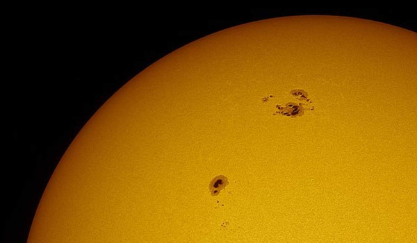 Das Solar Dynamics Observatory der NASA erkennt die größte Sonneneruption seit 2017 sonnenflecken dunkle flecken sichtbar