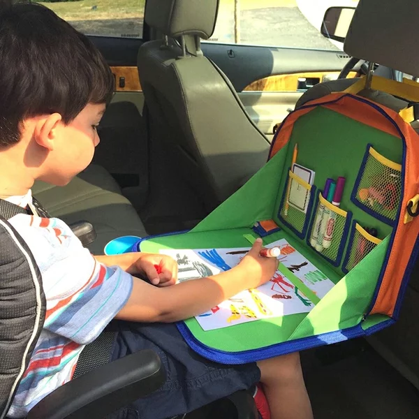 Kurztrip mit Kind Tipps Autoreisen mit Kindern Kinderspielyeuge Malboard