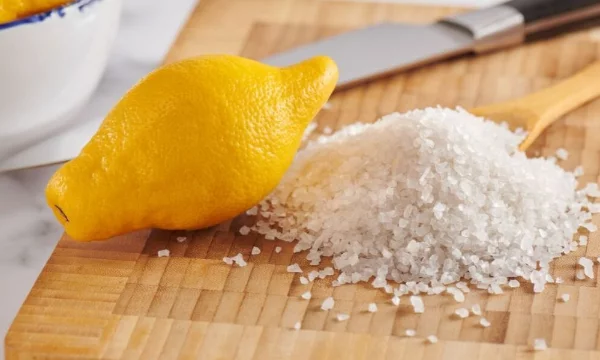 Rost entfernen - Zitronen und Salz