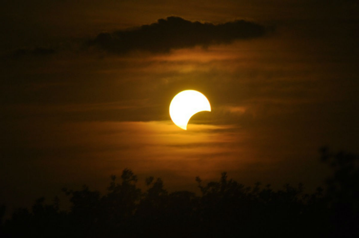 Sonnenfinsternis 2020 es gibt totale partielle und ringförmige SoFi hier partielle Eklipse