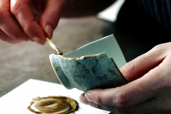kintsugi japanische tradition keramik reparieren